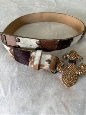 Bridle-Style Brown & White Cowhide Belt with Crystal Fleur-de-Lis Accent